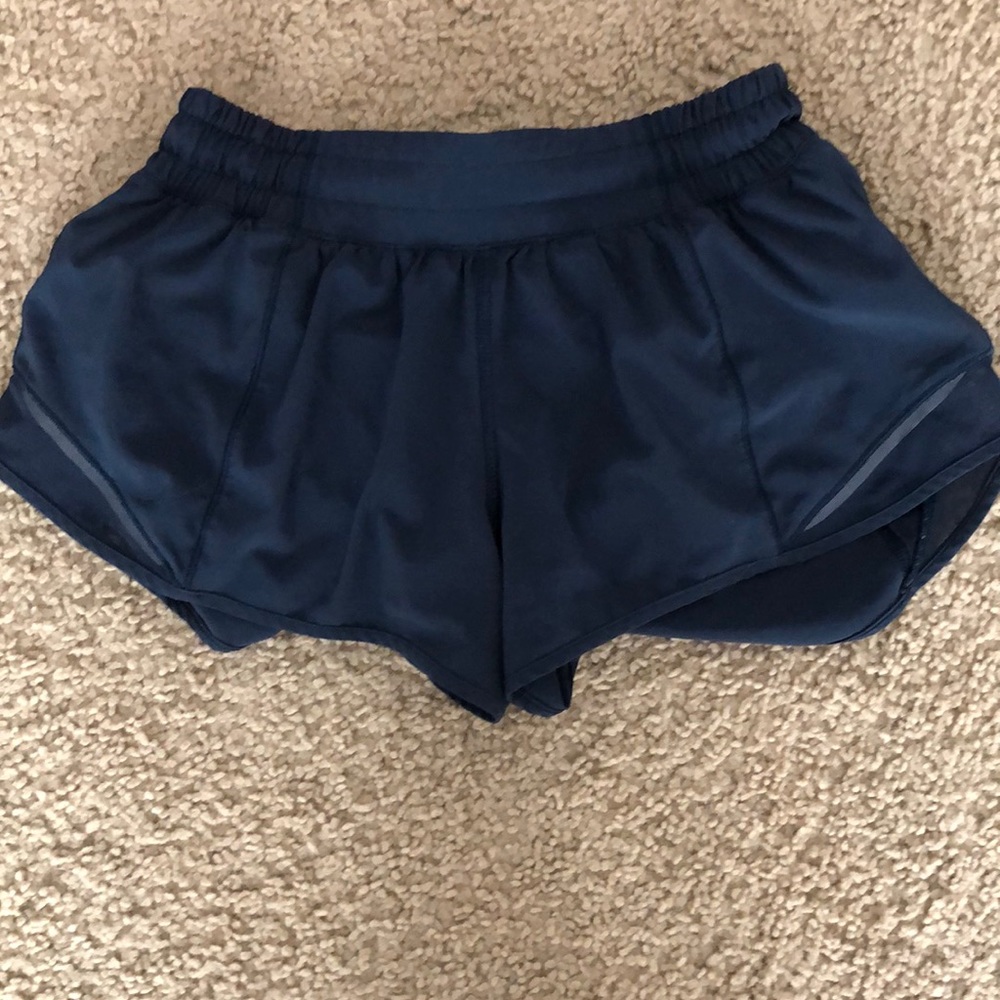 lululemon hotty hot shorts 2.5
